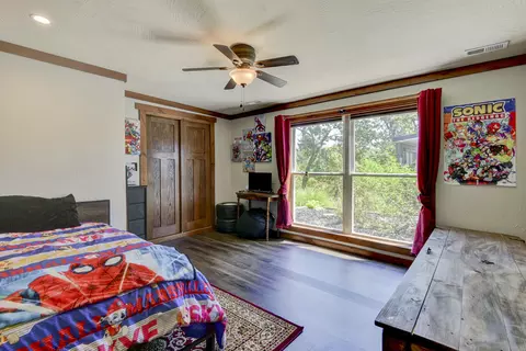 Bedroom - 116 Ironwood St, Shell Knob, MO 65747 photo 4 of 5