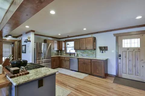 Kitchen - 116 Ironwood St, Shell Knob, MO 65747 photo 2 of 4