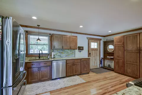 Kitchen - 116 Ironwood St, Shell Knob, MO 65747 photo 3 of 4