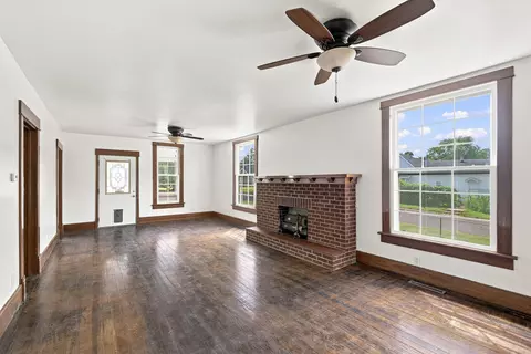 Living - 700 Frisco St, Monett, MO 65708 photo 3 of 5