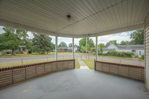 Exterior - 700 Frisco St, Monett, MO 65708 photo 6 of 7