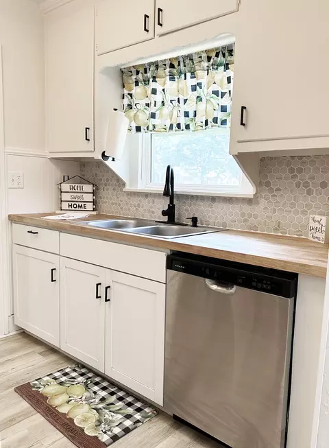 Kitchen - 1183 S Pennsylvania Ave, Springfield, MO 65807 photo 1 of 7