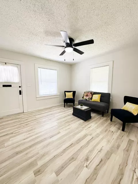 Living - 1183 S Pennsylvania Ave, Springfield, MO 65807 photo 3 of 4