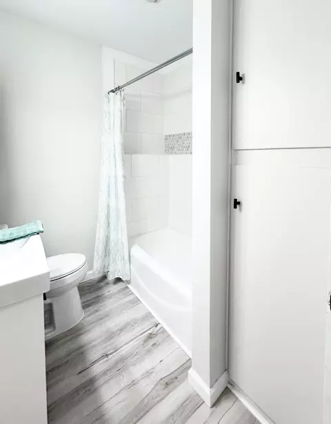 Bath - 1183 S Pennsylvania Ave, Springfield, MO 65807 photo 4 of 4