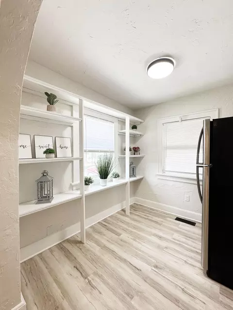 Kitchen - 1183 S Pennsylvania Ave, Springfield, MO 65807 photo 6 of 7