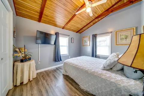 Bedroom - 31569 Spring Ave, Warsaw, MO 65355 photo 9 of 11