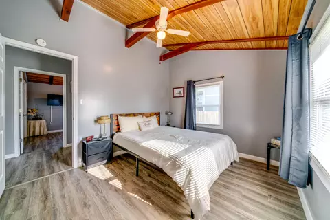 Bedroom - 31569 Spring Ave, Warsaw, MO 65355 photo 6 of 11