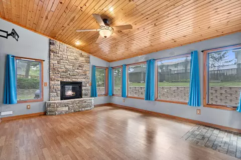 Living - 218 River Bluff Dr, Branson, MO 65616 photo 6 of 9