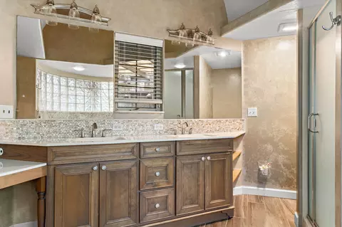 Bath - 218 River Bluff Dr, Branson, MO 65616 photo 4 of 8