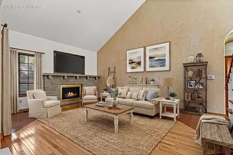 Living - 218 River Bluff Dr, Branson, MO 65616 photo 2 of 9