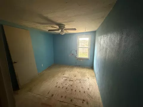 Bedroom - 2050 N Nettleton Ave, Springfield, MO 65803 photo 2 of 3