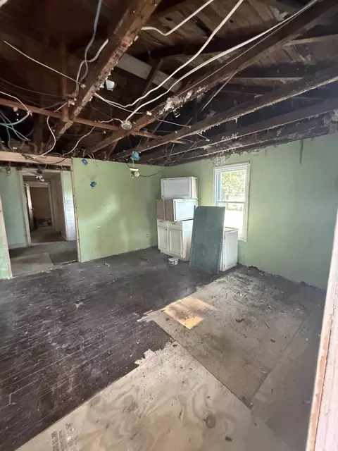 Kitchen - 2050 N Nettleton Ave, Springfield, MO 65803 photo 1 of 3