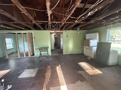 Entry Way - 2050 N Nettleton Ave, Springfield, MO 65803 photo 1 of 3
