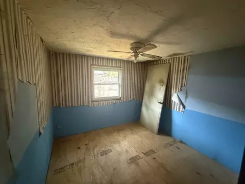 Bedroom - 2050 N Nettleton Ave, Springfield, MO 65803 photo 1 of 3