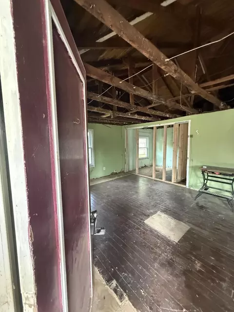 Entry Way - 2050 N Nettleton Ave, Springfield, MO 65803 photo 2 of 3