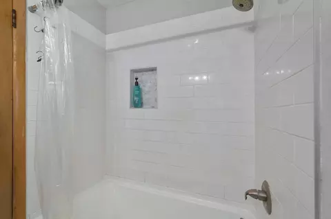 Bath - 2642 E Lombard St, Springfield, MO 65802 photo 3 of 3