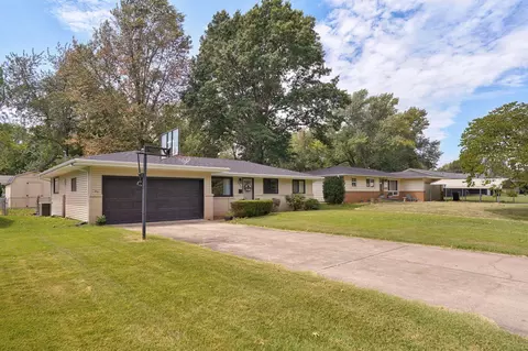Exterior - 2642 E Lombard St, Springfield, MO 65802 photo 8 of 9