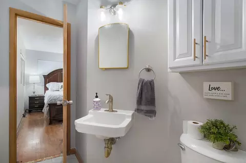 Bath - 2642 E Lombard St, Springfield, MO 65802 photo 1 of 3