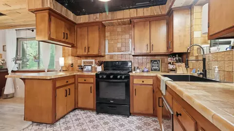 Kitchen - 3320 County Road 328, Thayer, MO 65791 photo 2 of 2