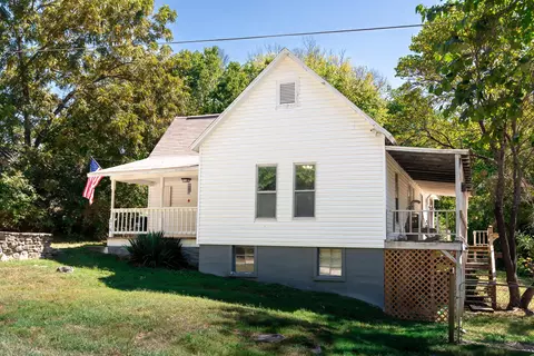 Exterior - 316 S Maple St, Galena, MO 65656 photo 3 of 14
