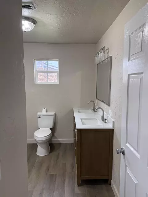 Bath - 212 E Delta St, Aurora, MO 65605 photo 2 of 3
