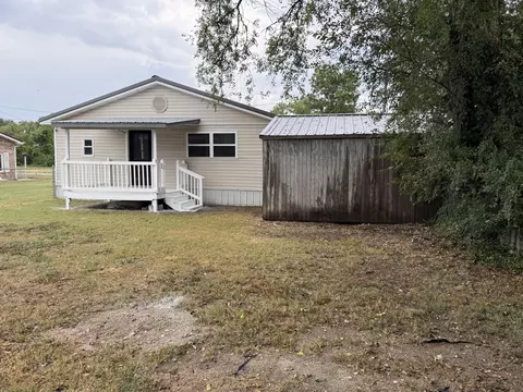 Exterior - 212 E Delta St, Aurora, MO 65605 photo 3 of 3