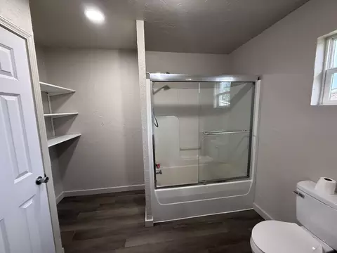 Bath - 212 E Delta St, Aurora, MO 65605 photo 3 of 3