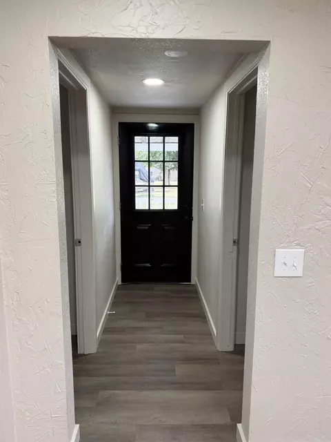 Entry Way - 212 E Delta St, Aurora, MO 65605 photo 1 of 1