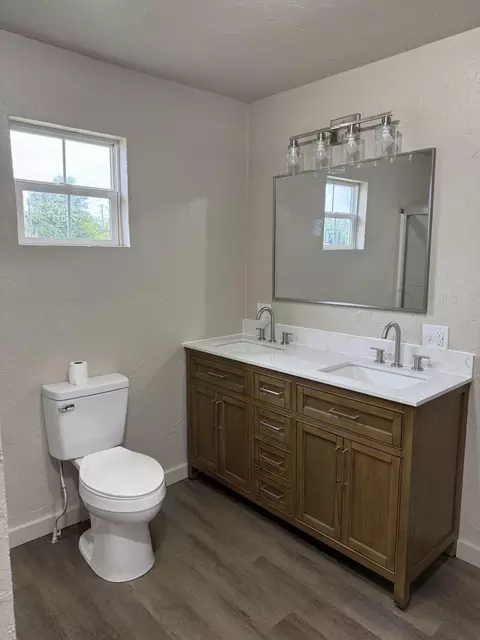 Bath - 212 E Delta St, Aurora, MO 65605 photo 1 of 3