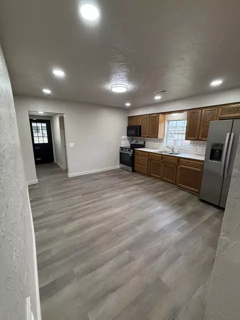 Kitchen - 212 E Delta St, Aurora, MO 65605 photo 2 of 2