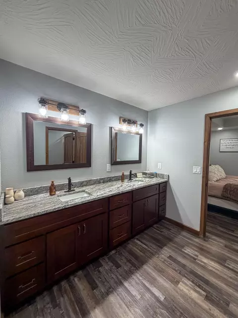 Bath - 105 Boroughs St, Cabool, MO 65689 photo 2 of 4