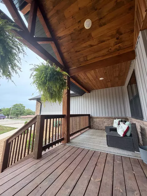 Exterior - 105 Boroughs St, Cabool, MO 65689 photo 4 of 8