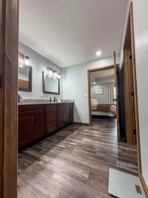 Bath - 105 Boroughs St, Cabool, MO 65689 photo 1 of 4
