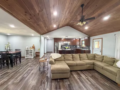 Living - 105 Boroughs St, Cabool, MO 65689 photo 2 of 2