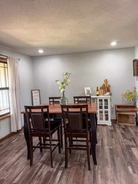 Dining - 105 Boroughs St, Cabool, MO 65689 photo 2 of 2