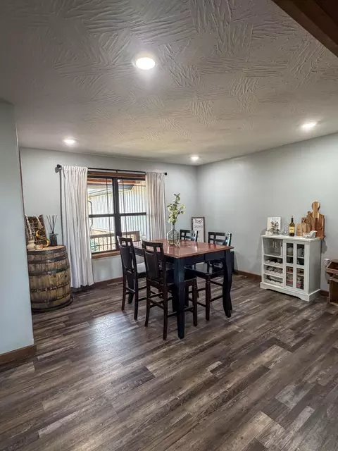 Dining - 105 Boroughs St, Cabool, MO 65689 photo 1 of 2