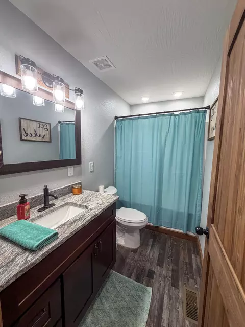 Bath - 105 Boroughs St, Cabool, MO 65689 photo 4 of 4