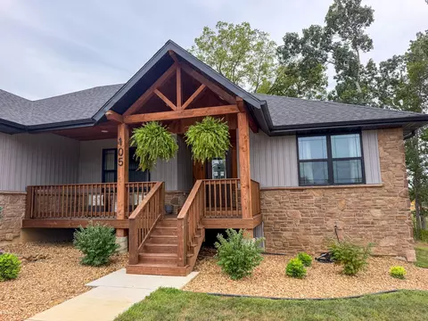 Exterior - 105 Boroughs St, Cabool, MO 65689 photo 2 of 8