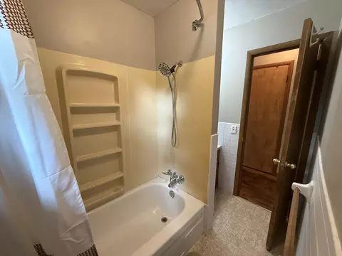 Bath - 222 S Ken Ave, Springfield, MO 65802 photo 4 of 4