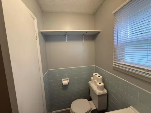 Bath - 222 S Ken Ave, Springfield, MO 65802 photo 2 of 4