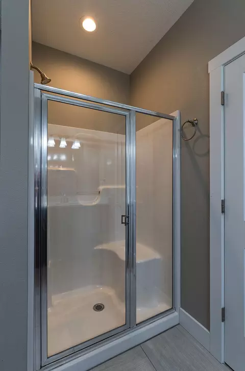 Bath - 121 Southern Fields Cir, Clever, MO 65631 photo 5 of 5