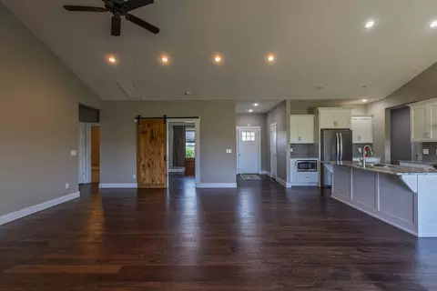 Living - 121 Southern Fields Cir, Clever, MO 65631 photo 3 of 3