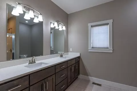 Bath - 121 Southern Fields Cir, Clever, MO 65631 photo 3 of 5