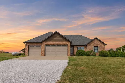 Exterior - 121 Southern Fields Cir, Clever, MO 65631 photo 2 of 11