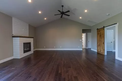 Living - 121 Southern Fields Cir, Clever, MO 65631 photo 2 of 3