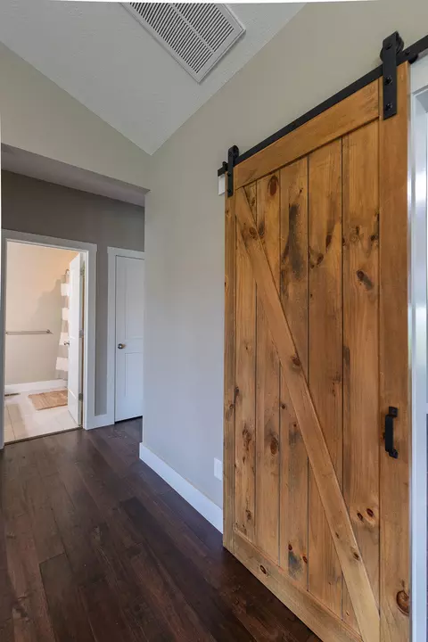 Entry Way - 121 Southern Fields Cir, Clever, MO 65631 photo 3 of 9