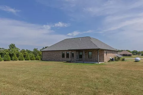 Exterior - 121 Southern Fields Cir, Clever, MO 65631 photo 10 of 11