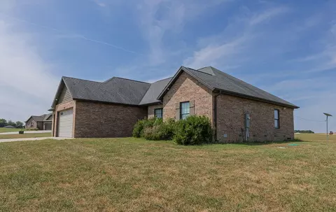 Exterior - 121 Southern Fields Cir, Clever, MO 65631 photo 4 of 11