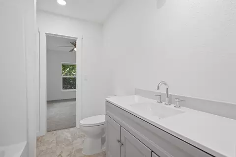 Bath - 2547 N East Ave, Springfield, MO 65803 photo 2 of 3