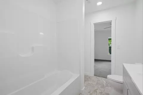 Bath - 2547 N East Ave, Springfield, MO 65803 photo 3 of 3